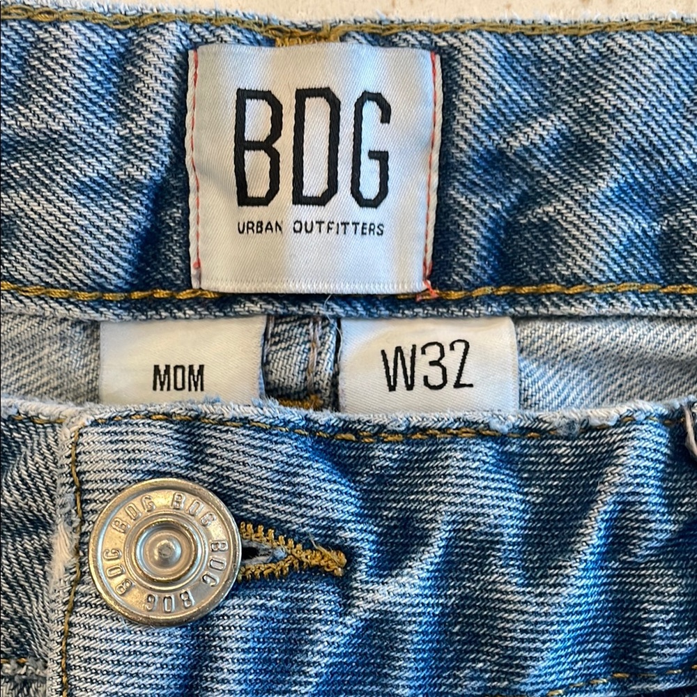 Urban Outfitters BDG MOM High Rise Denim Distressed Jeans 32 - Picture 4 of 8